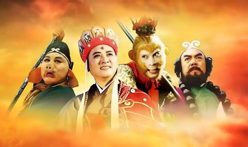 暮色中的远山轮廓